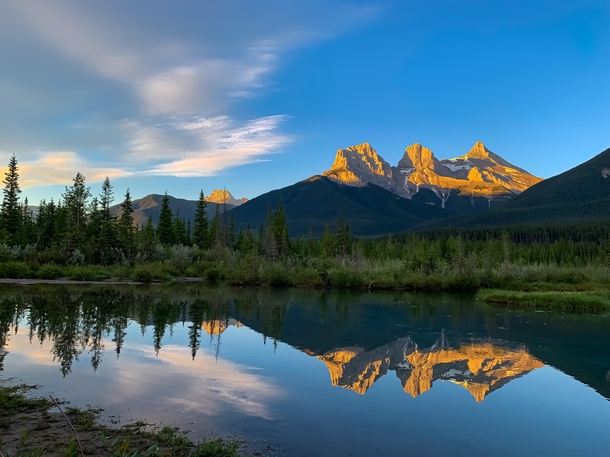 Three Sisters Canmore during sunrise 