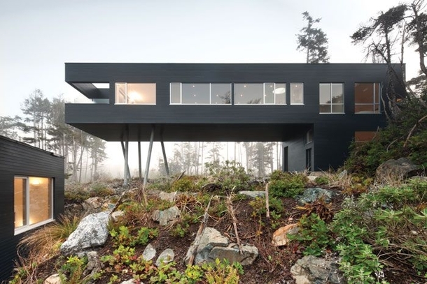 Tofino house in BC by AA Robins 