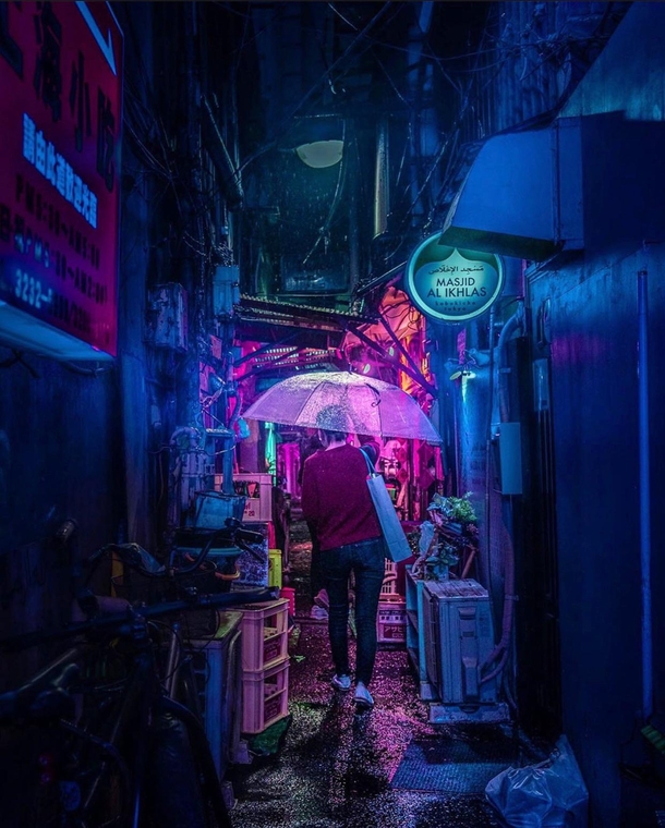 Tokyos underground alleyways