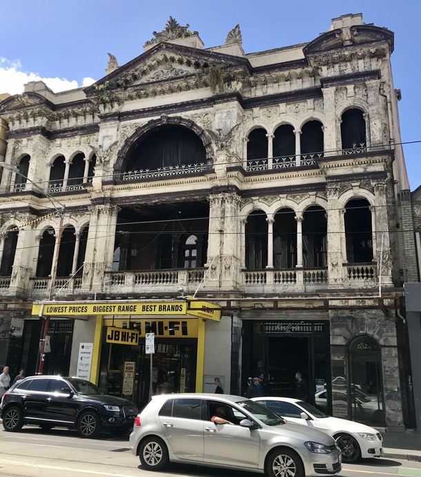 Top two levels of this building on a busy Melbourne street have been abandoned