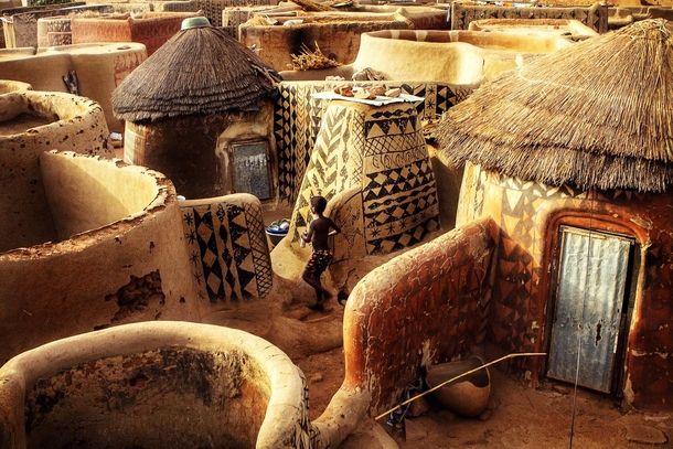 Traditional Gurunsi handpainting in Tiebele Burkina Faso 