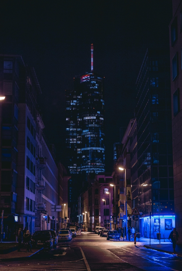 Traveling to Frankfurt for work and snapped this cyberpunk feel