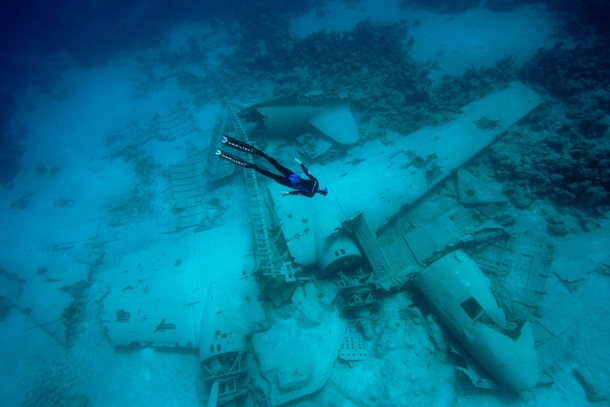 Underwater airplane wreckage 