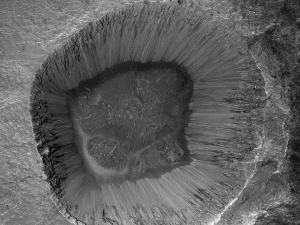 Very fresh -kilometer diameter impact crater on Mars 
