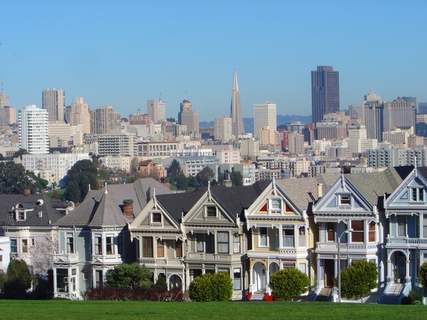 Victorian Houses in San Francisco USA with downtown San Francisco in the background 