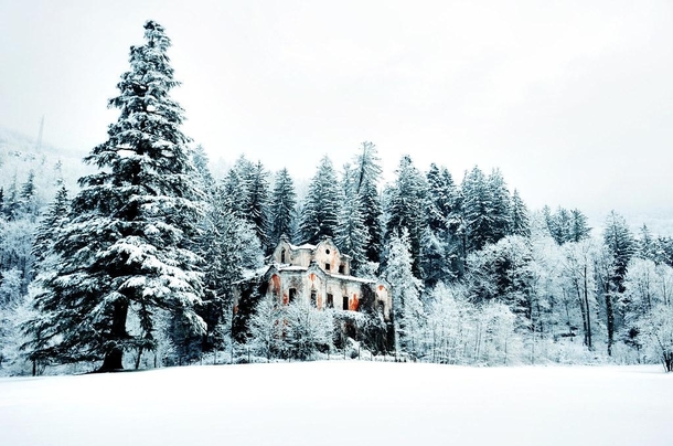 Villa de Vecchi The Ghost Mansion - Cortenova Italy