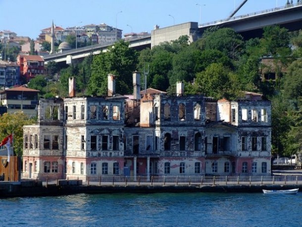Waterfront mansion in Istanbul Turkey 