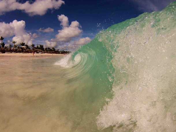 Wave breaking in Punta Cana 
