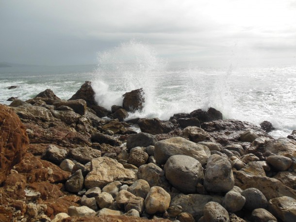 Waves crashing on the rocks at the Terranea Resort 