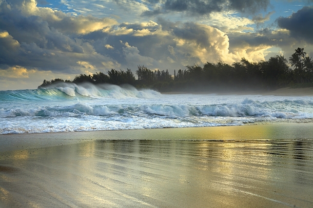 Waves in Kauai Hawaii 