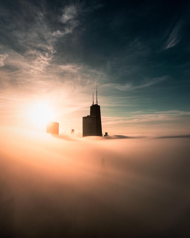When Chicago gets late-Spring foggy sunsets 