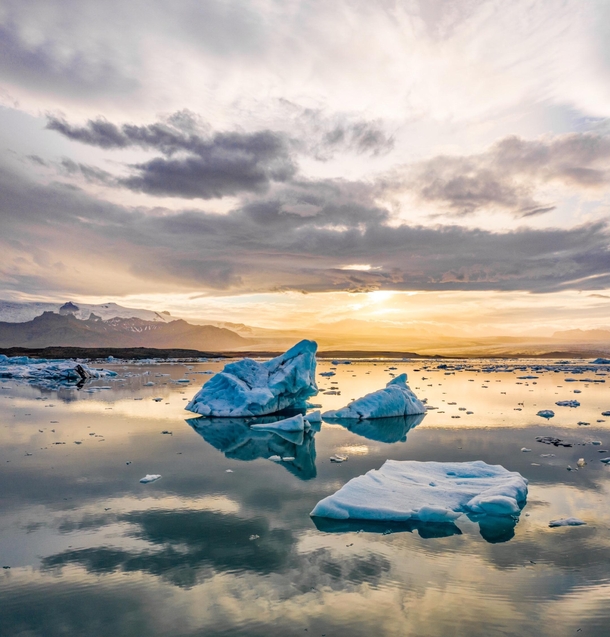 When the sun comes back after the rain at a glacier lagoon in Iceland  - IG glacionaut