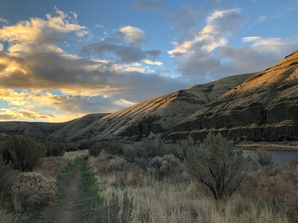 While Oregons stunning coast and abundant waterfalls get all the attention its Eastern region also has some beautiful moments Cottonwood Canyon OR 
