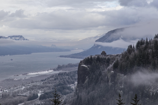Winter has arrived at the Columbia River Gorge 