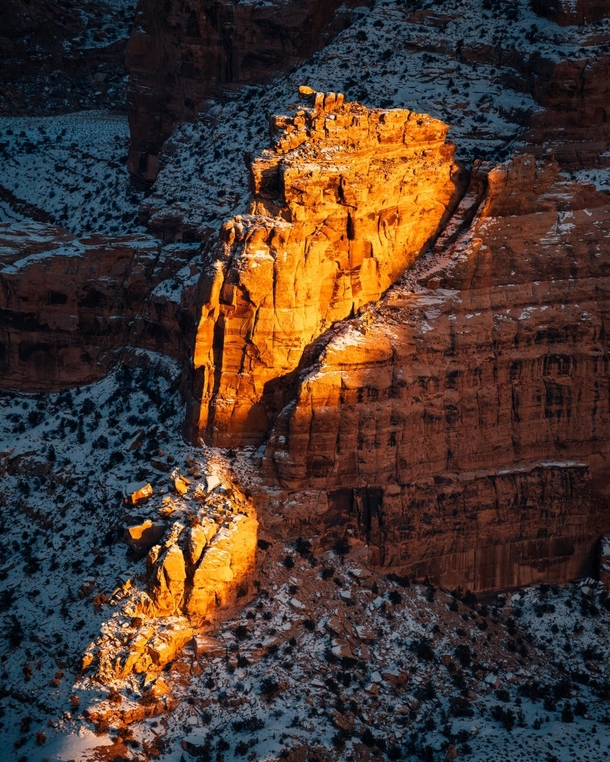 Winter Spotlight Sunrise at Green River Valley outside Moab Utah OC  x 