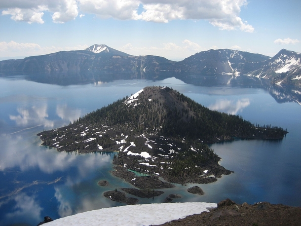 Wizard Island is a volcanic cinder cone which forms an island at the west end of Crater Lake in Crater Lake National Park Oregon it also happens to look like a gigantic arrow 