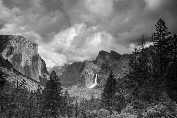Yosemite Valley in Spring  IG jonlintonfotos