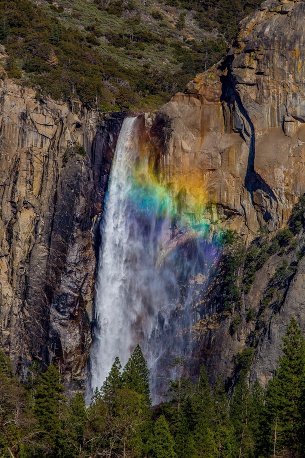 Yosemites Rainbow falls - lucky timing 