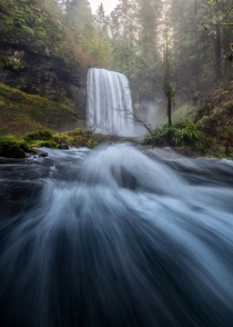  A little Rusty Heres a pretty cool waterfall thats located here in the great state of Oregon OC  IG john_perhach_photo