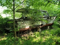  Beautiful abandoned Mathews  Stock Cruiser No idea what year this boat was built found an engine owners manual in a drawer that was printed in  In Atwater Ohio