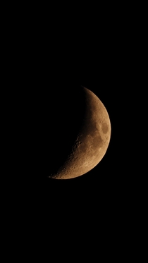  Beautiful crescent moon shot a couple of days back
