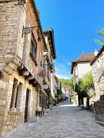  France - In an alleyway in the village of Saint-Cirq Lapopie