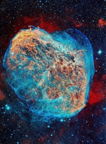  Light Years Away Lies A Huge Cosmic Bubble With A Wolf Rayet Star In The Middle Called The Crescent Nebula The Oxygen amp Hydrogen Atoms Produce The Blue Green Hue In This Mass Of Spectacular Colors