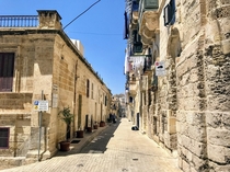  Malta - Alley in Valletta