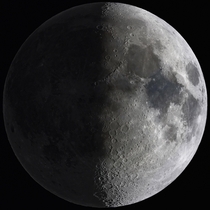  Megapixel photo of the moon zoom in