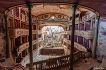 A beautiful abandoned Italian theatre 