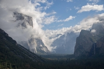 A cloudy day in Yosemite valley 