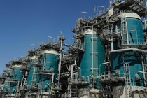 A giant Pearl Gas-to-Liquid plant in Qatar 
