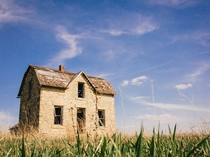 A home forgotten by the roadside in Kansas 