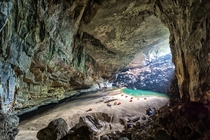 A Massive Cave In Vietnam - Hang En Cave Worlds Third Largest 
