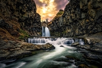 A moody sunset at White river falls in eastern Oregon Have a awesome Thursday and I hope yall enjoy this pretty photo OC  IG john_perhach_photo