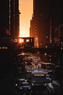 A picture of the Chicago henge 