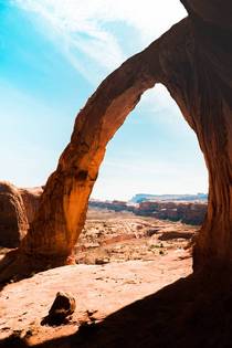 A portal through Corona Arch Utah USA 