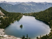 A stunning alpine lake out in the Central Cascades of WA State  IG TallCupOfChocolateMilk