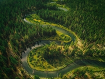 A swerving river in Sun river Oregon 