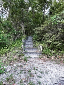 Abandon staircase in FL OS