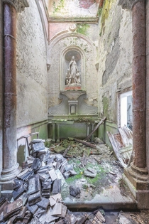 Abandoned abbey in Nouvelle Aquitaine by Francis Meslet