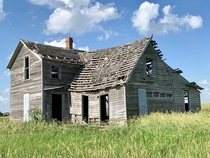 Abandoned farmhouse saw while driving home and had to check it out Album in comments