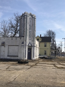 Abandoned gas station Youngstown OH