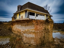 Abandoned home dangling off the edge