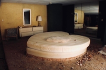 Abandoned honeymoon resort in the Poconos PA