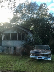 Abandoned house and Ford Havana FL