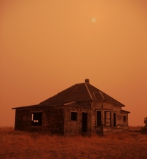 Abandoned house during Oregons recent wildfires