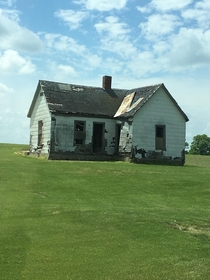 Abandoned house in the middle of nowhere Kansas
