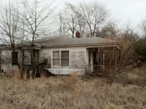 Abandoned house next to the abandoned gas station in Pickens SC 