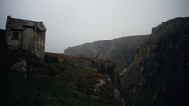 Abandoned hut on the cliffs   x 